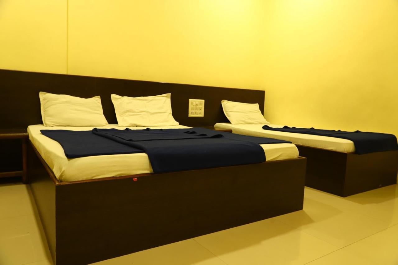 Sai Madhavi Palace Hotel Shirdi Zewnętrze zdjęcie