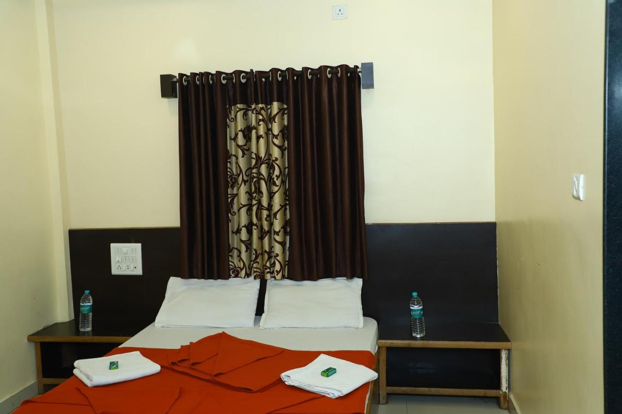 Sai Madhavi Palace Hotel Shirdi Zewnętrze zdjęcie